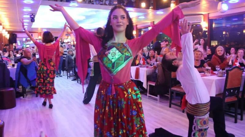 Dinner Cruise With Belly Dancer Show - Key Points
