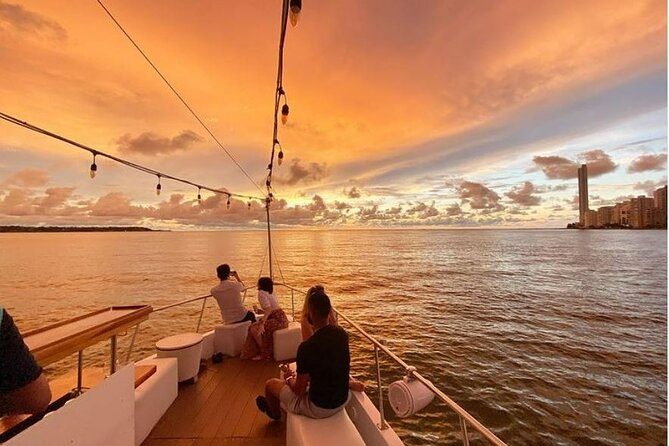 Dinner in the Bay of Cartagena on a Luxury Yacht Sibarita Master - Key Points