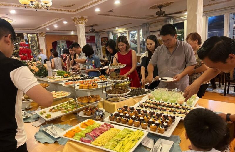 Dinner on Cruise Saigon River by Night With Buffet - Live Music and Dance