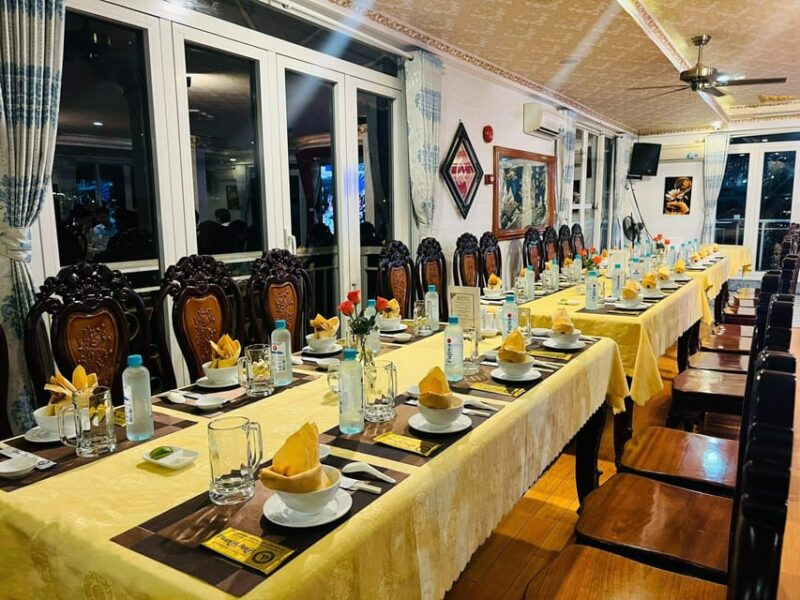 Dinner on Cruise With Buffet and Live Music - Highlights of the Experience