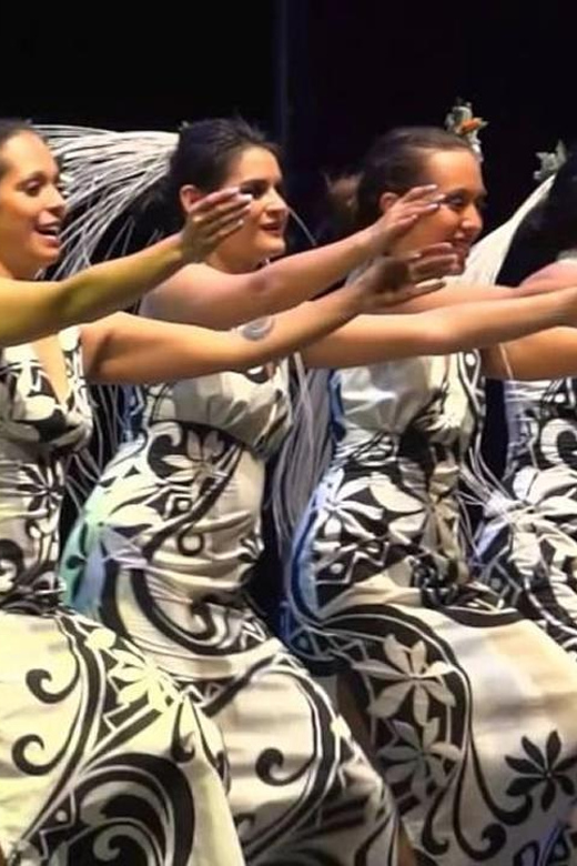 Dinner Show in Bali Hai With Wine Refill and Transportation - Show Highlights
