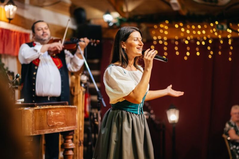 Dinner With Folk Show and Open Bar - Included in the Experience