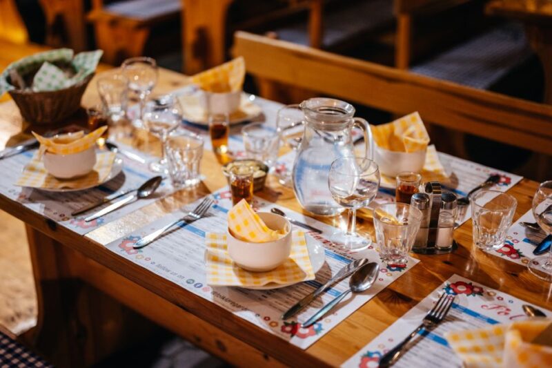 Dinner With Folk Show and Open Bar - Reservation Details