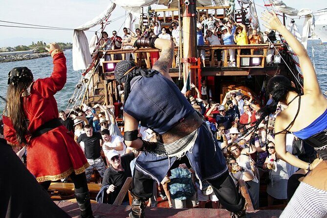 Dinner with pirates! Night Show and Dinner - Drinks and Dancing: An Open Bar Experience