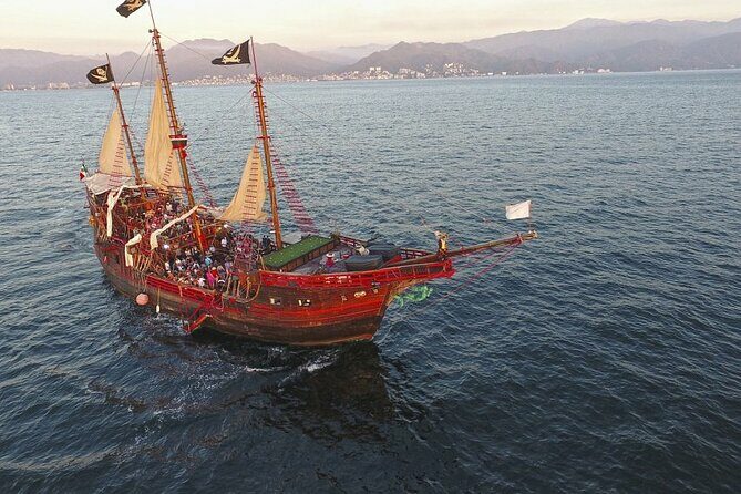 Dinner with pirates! Night Show and Dinner - Fireworks and Night Views: The Show-Stopping Finale