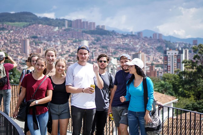 Discover a Secret Place With Locals (Comuna 8) - Meeting and Ending Points