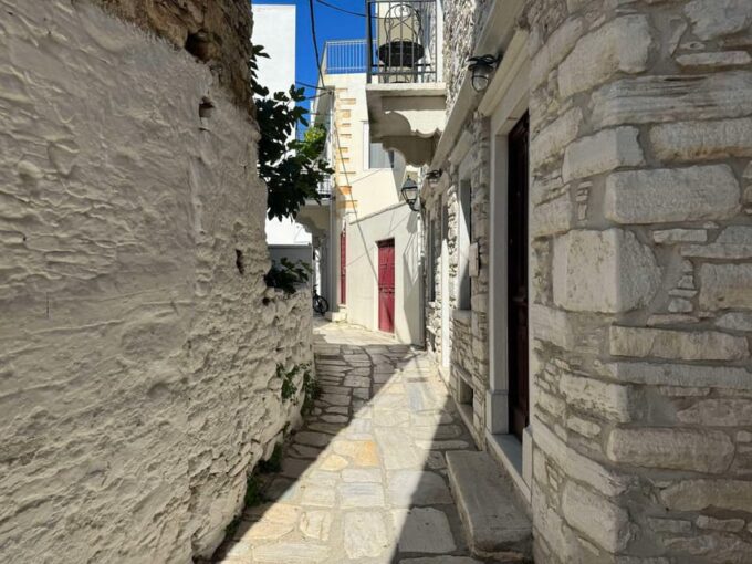 Discover Apeiranthos in Naxos: A Walking Tour Experience - Traditional Cycladic Culture
