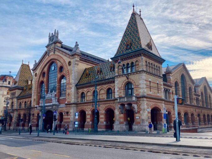 Discover Budapest Using the Tramway 2 - Exploring the City by Tram