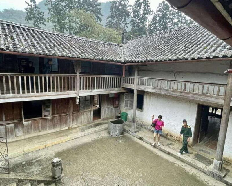 DISCOVER HA GIANG DONG VAN STONE PLATEAUNHO QUE RIVER 2DAY - Transport and Accommodation