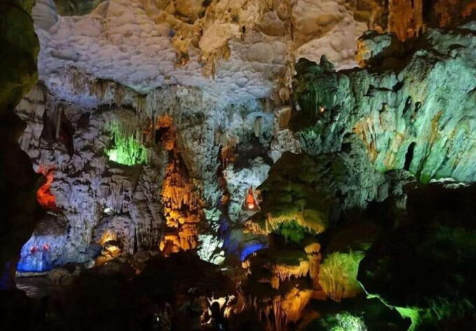 Discover Halong Bay 4-hour Scenic Cruise, Kayak, Lunch, Cave - Onboard Dining Experience