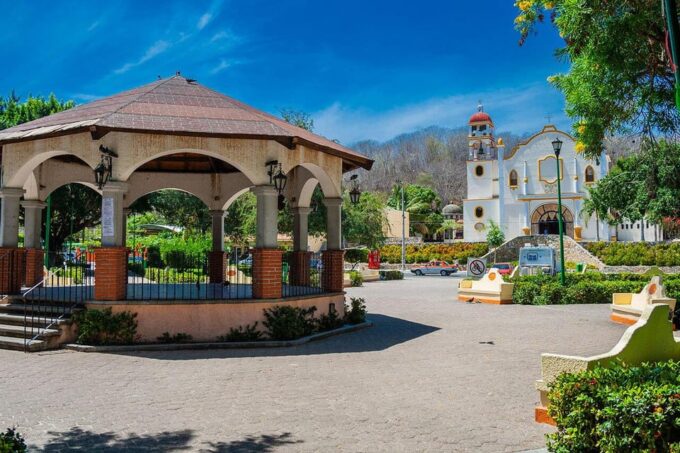 Discover Huatulco: Half Day City Tour With Bilingual Guide - Transportation and Logistics