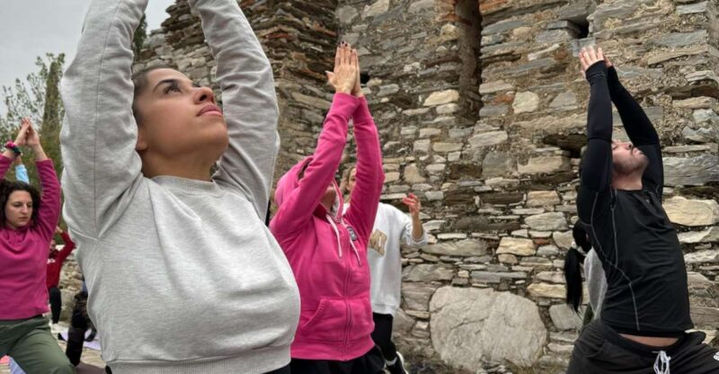 Discover Inner Peace: Exclusive Yoga Sessions in Santorini - Seasoned and Beginner Yogis