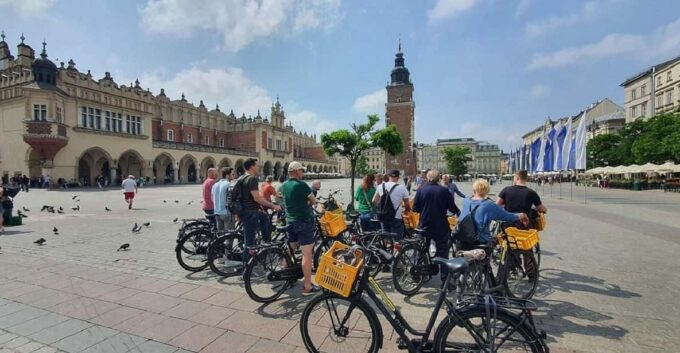 Discover Kraków by Bike With a Dutch Guide - Tour Duration and Pricing