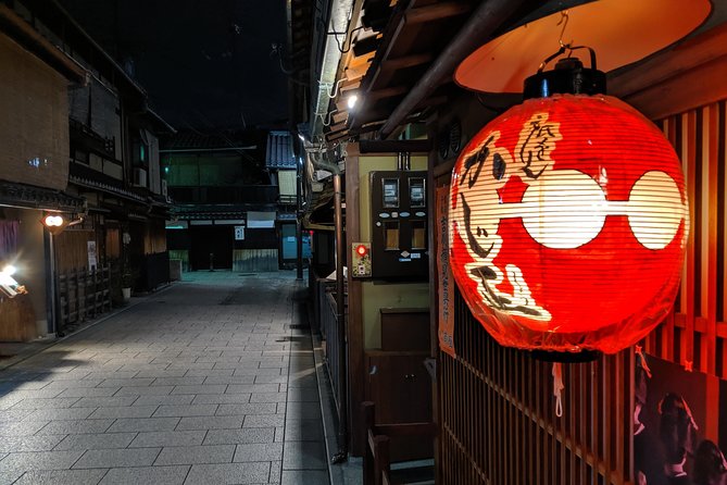 Discover Kyotos Geisha District of Gion! - Illuminating the Captivating Atmosphere