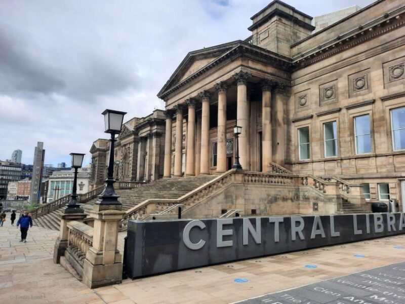 Discover Liverpool's Legacy: A Self-Guided Audio Tour - Heroic Tales at Wellington Column