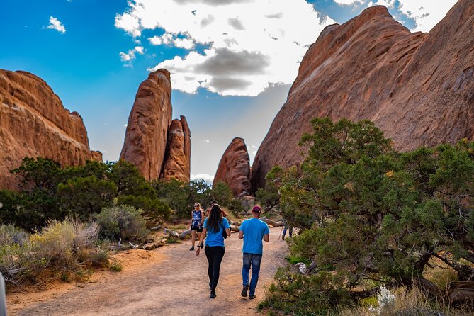 Discover Moab: Arches, Canyonlands and La Sal Self-Guided Audio Driving Tours - Features of the Audio Driving Tours