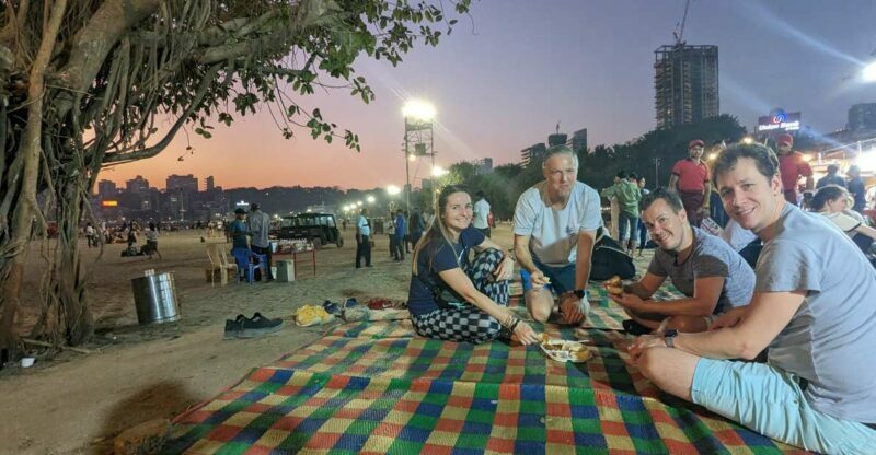Discover Mumbai's street & beach with Vegetarian food tour - Who Should Sign Up?