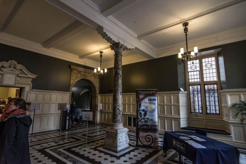 Discover Oxfords Timeless Tales: In-App Audio Tour - Flexible and Offline