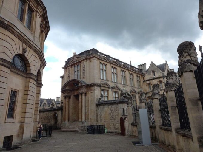 Discover Oxfords Timeless Tales: In-App Audio Tour - Notable Figures and Landmarks