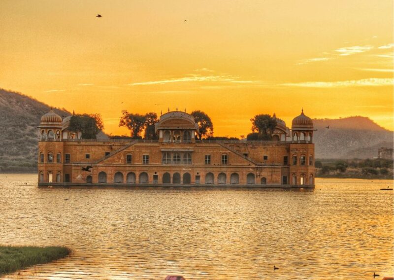 Discover Pink City on Tuk Tuk -Guided Tour With Food Tasting - Hawa Mahal