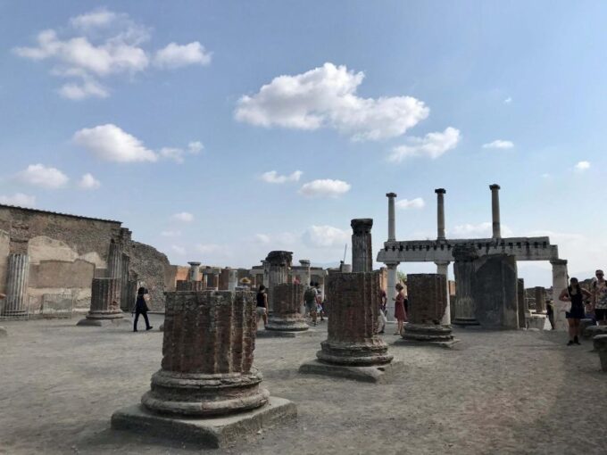 Discover Pompeii: Historic Journey! - Uncovering Pompeiis Secrets