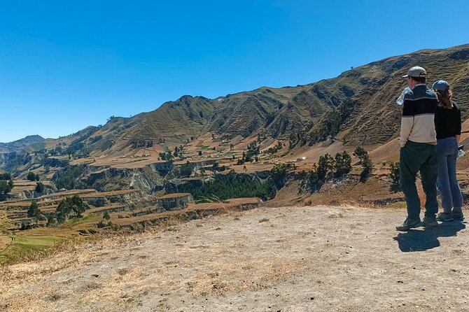 Discover Quilotoa and Baños in a Day From Quito - Discovering Tigua Art Gallery