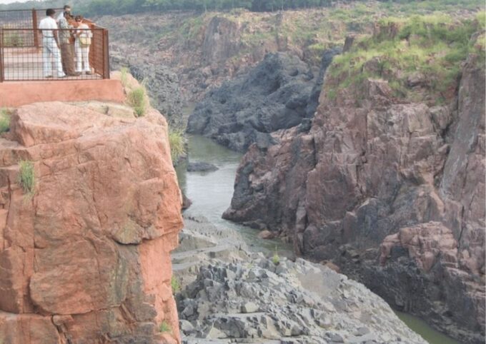 Discover Raneh Fall From Khajuraho Guided Half Day Car Tour - Sightseeing Around the Canyon