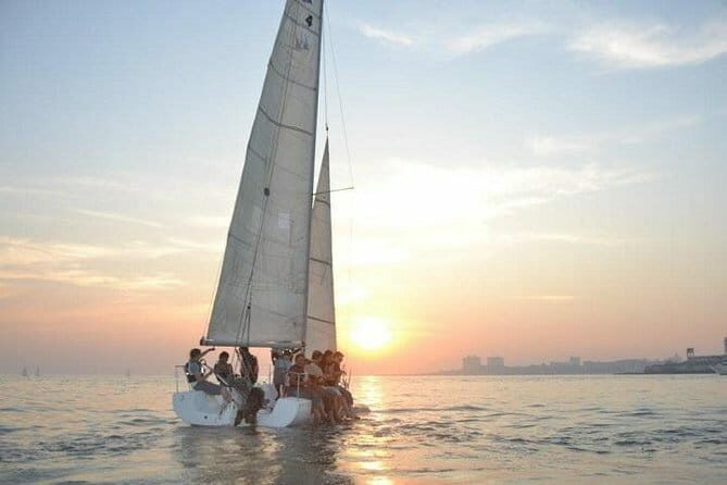 Discover Sailing at Iconic Gateway- Mumbai - Key Points