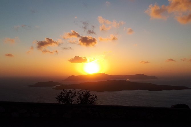 Discover Santorini - Breathtaking Caldera Views