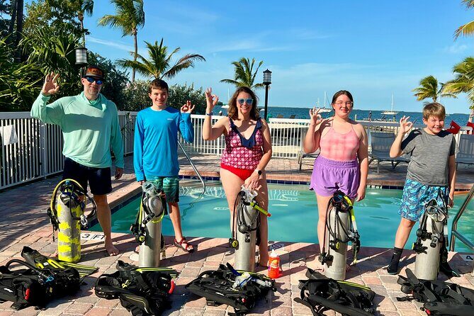 Discover Scuba Diving Course Pool Training Session in Key Largo. - Meeting Points and Practical Details
