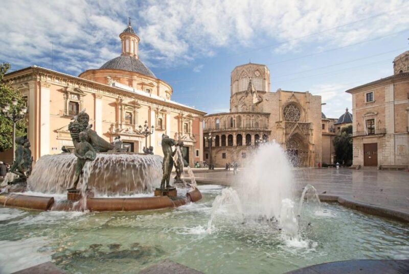 Discover & Taste Valencia on a Bike Tour (Tapas + Bike) - Historical and Modern Landmarks