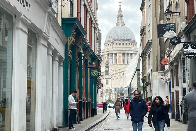 Discover the Ancient City of London in Spanish, Group Tour. - Meeting and End Points