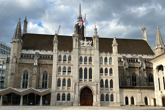 Discover the Ancient City of London in Spanish, Group Tour. - Exploring the Ancient City