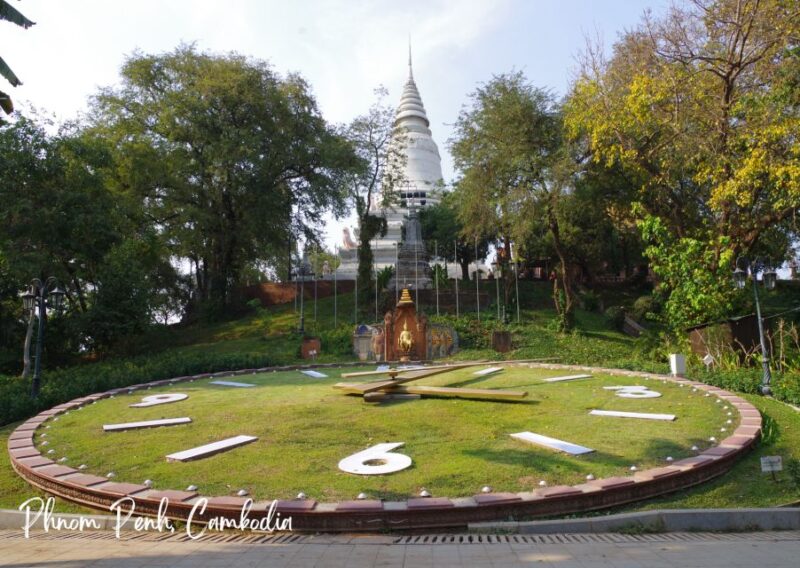 Discover the Best of Phnom Penh Capital City by Tuk Tuk - Lunchtime at Leisure