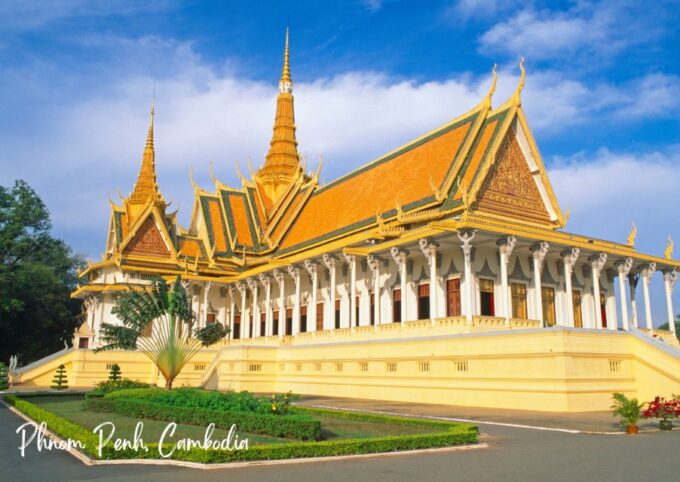 Discover the Best of Phnom Penh Capital City by Tuk Tuk - National Museums Angkorean Art Collection