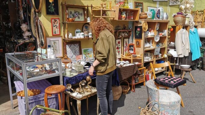 Discover the Flea Market of Saint Ouen and Its Culture - Accessibility and Mobility Considerations