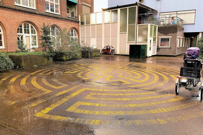 Discover the Hagues Scenic Courtyards in an Outside Escape Game! - Exploring Neighborhoods