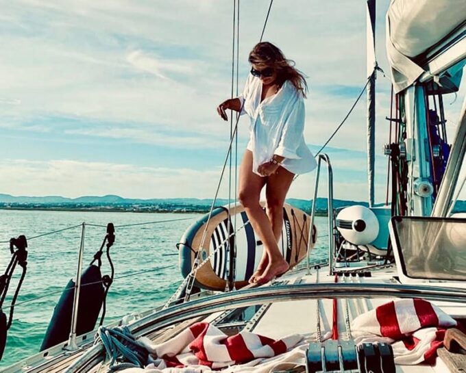 Discover the Lisbon Riviera : 2h Sailboat Wine Experience - Exploring Lisbons Coastline