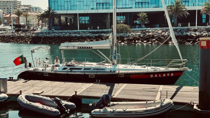Discover the Lisbon Riviera : 2h Sailboat Wine Experience - Enjoying Sunsets and Wine