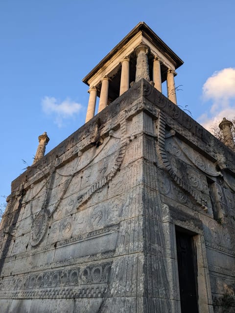Discover the Living Beauty of Père-Lachaise - Exploring Iconic Graves