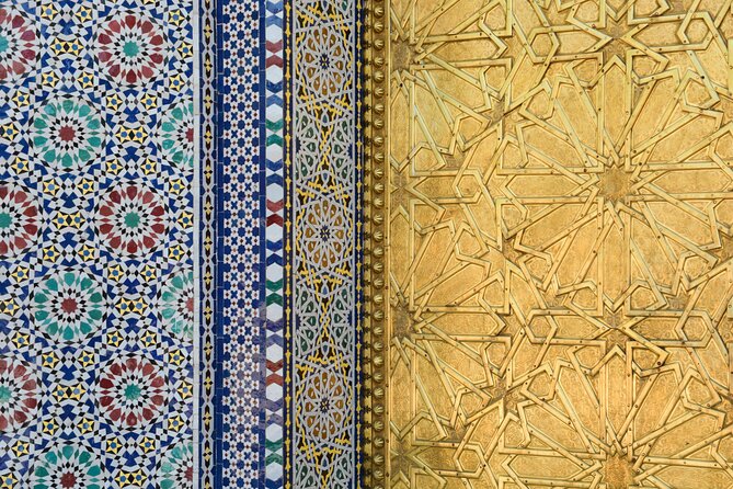 Discover the Medina of Fez and It Secrets: Fez Medina Guided Day Tour - Visiting Iconic Mosques and Monuments