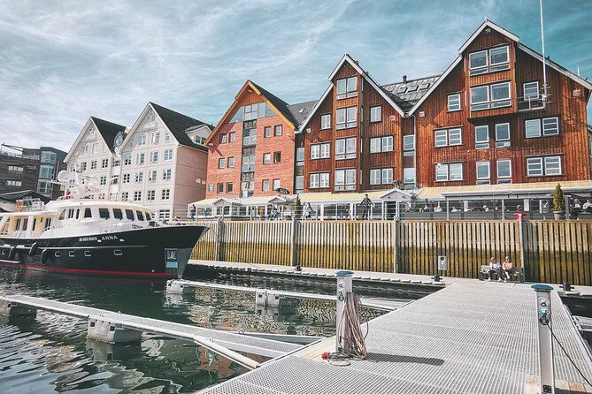 Discover the Most Photogenic Spots of Tromsø With a Local - Stunning Northern Lights Viewing