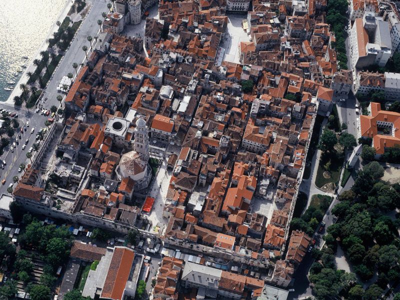 Discover the Old Town Split 1.5h Walking Small Group Tour - Customer Reviews