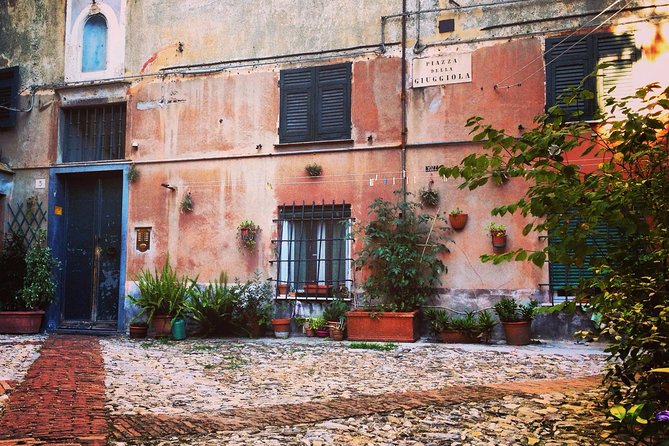 Discover the Secrets of Genoa With a Storyteller! - Stops at Churches, Squares, and Towers