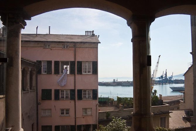 Discover the Secrets of Genoa With a Storyteller! - Accompanied by Soulful Guitar Music