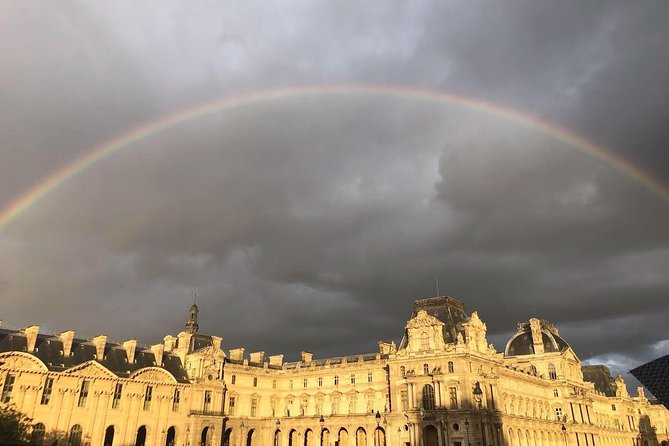 Discover the Secrets of the Louvre - Navigating the Louvres Expansive Galleries
