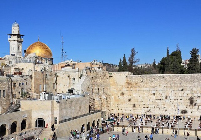 Discover the Secrets of the Underground Jerusalem With a Private Tour - Visiting the Western Wall