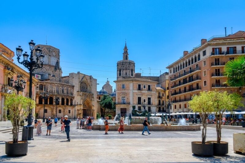Discover Valencia's Romantic Side On Foot - Getting to the Meeting Point