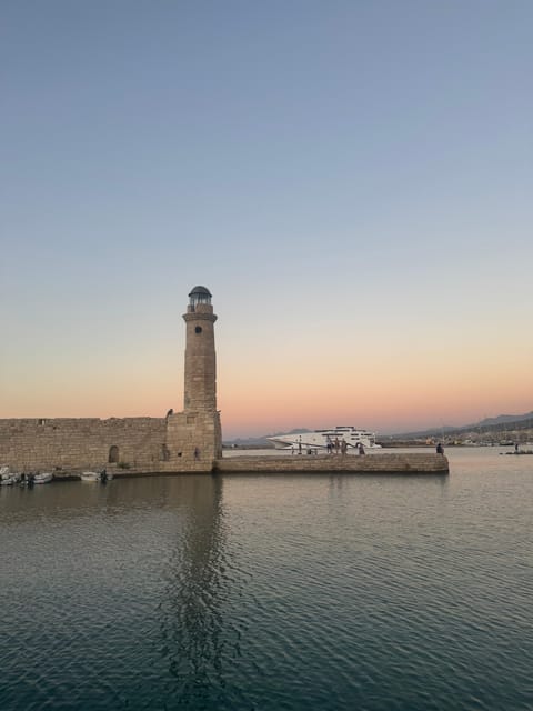 Discover Venetian Rethymno - Walking Tour - Marvel at the Rimondi Fountain
