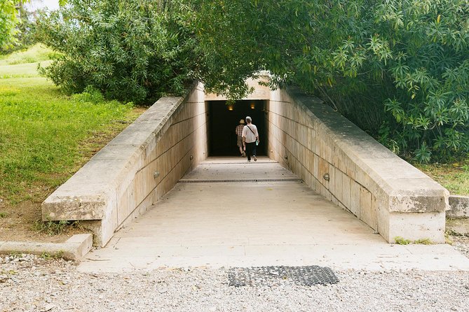 Discover Vergina and Pella: Day Trip to Macedonian Kingdom - Visiting Pella